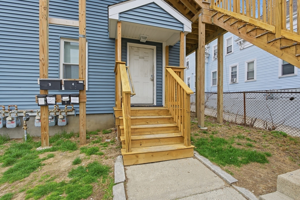 34 Irving Street Worcester, MA 01609 - Photo 4 of 33