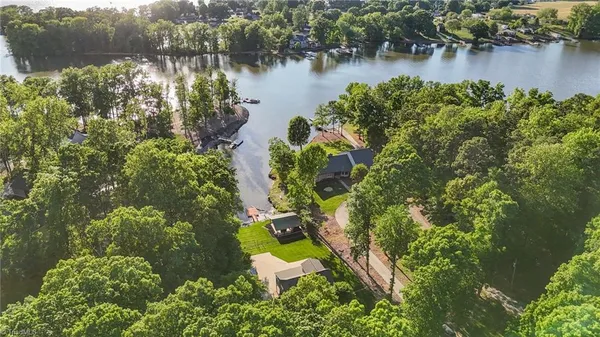 $699,900 | 710 Riverwood Drive, Lexington, NC 27292