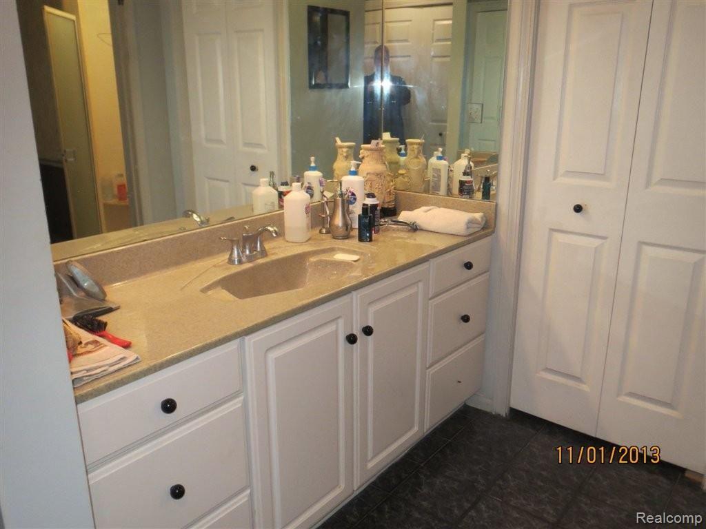 1750 Vernier Road, Unit 8 Grosse Pointe, MI 48236 - Photo 5 of 10 IMG_2152.JPG
