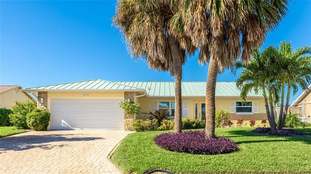 $749,900 | 5004 Coral Lake Drive, Bradenton, FL 34210