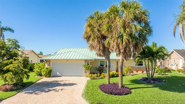 $749,900 | 5004 Coral Lake Drive, Bradenton, FL 34210
