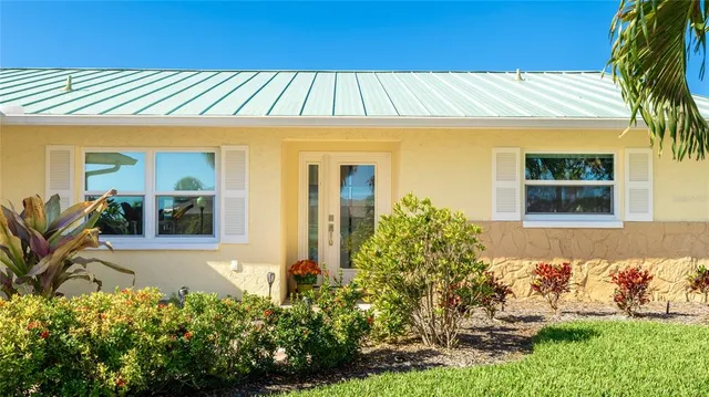 $749,900 | 5004 Coral Lake Drive, Bradenton, FL 34210