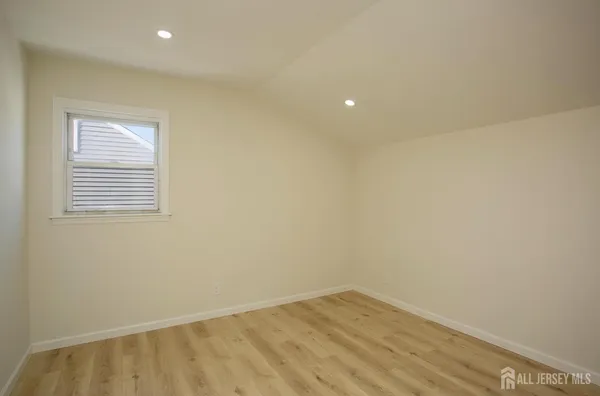 $4,725 | 40 Essex Avenue, Metuchen, NJ 08840