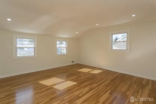 $4,725 | 40 Essex Avenue, Metuchen, NJ 08840