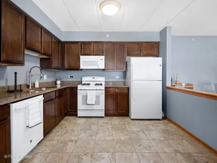 $384,900 | 175 West Brush Hill Road, Unit 104, Elmhurst, IL 60126
