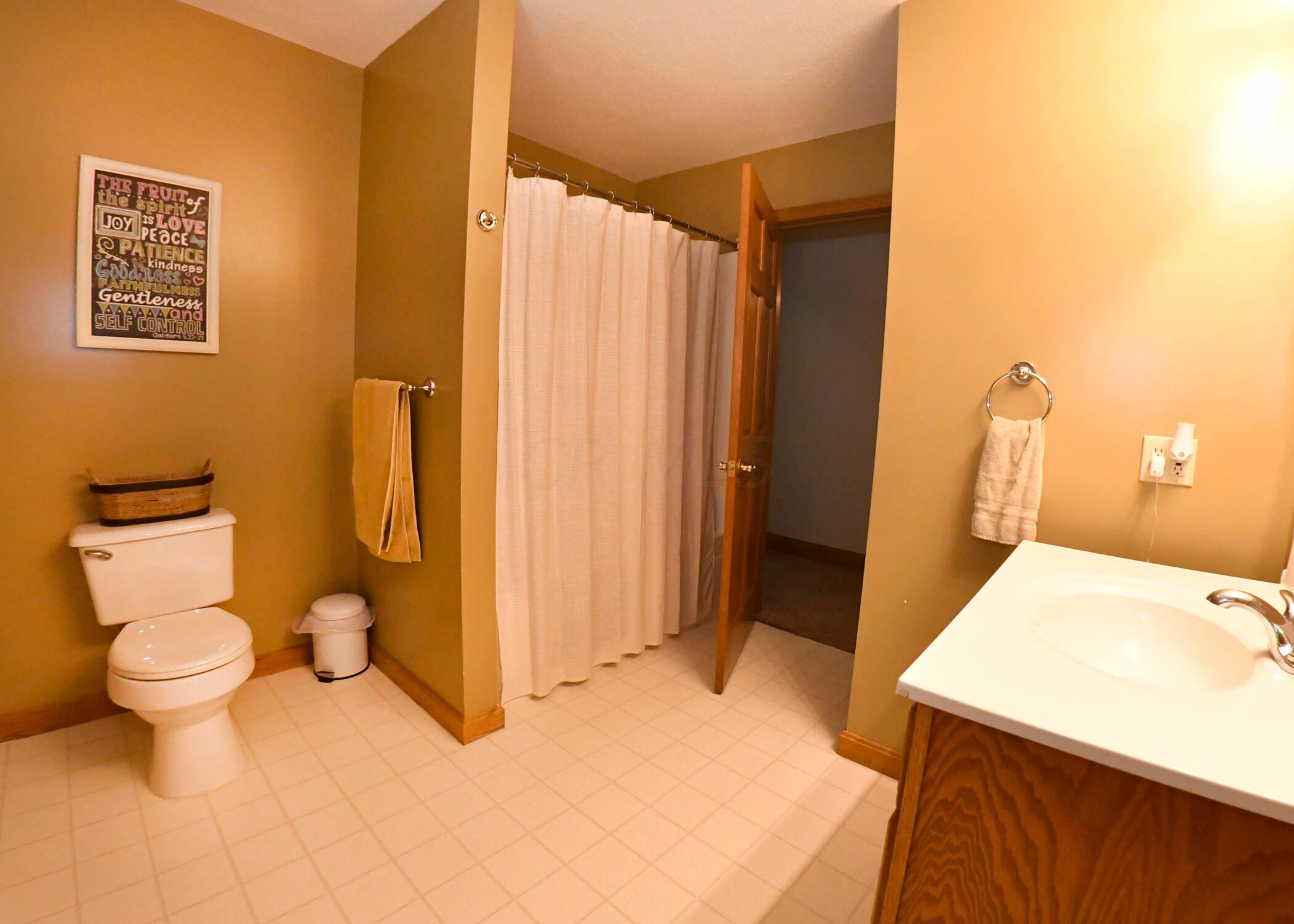 266 Ross Road Southeast Lancaster, OH 43130 - Photo 51 of 56 Full bath for bedrooms 2-4