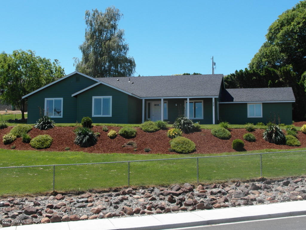 508 Canyon Road Yakima, WA 98901 - Photo 1 of 31 a front view of a house with a garden