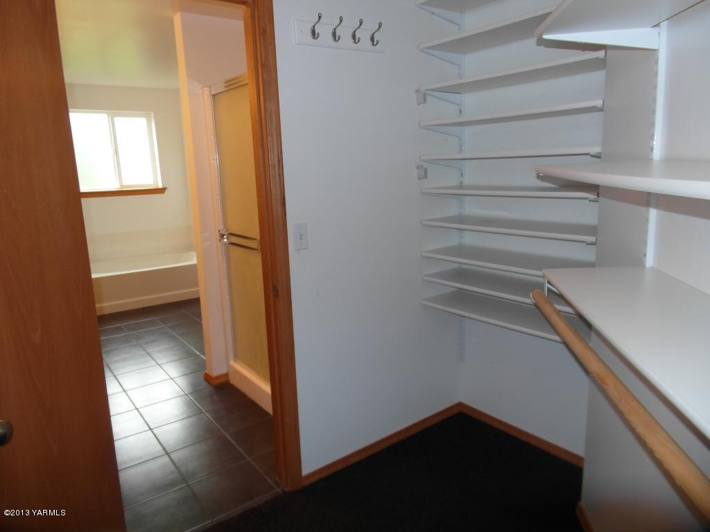 508 Canyon Road Yakima, WA 98901 - Photo 15 of 31 a view of walk in closet