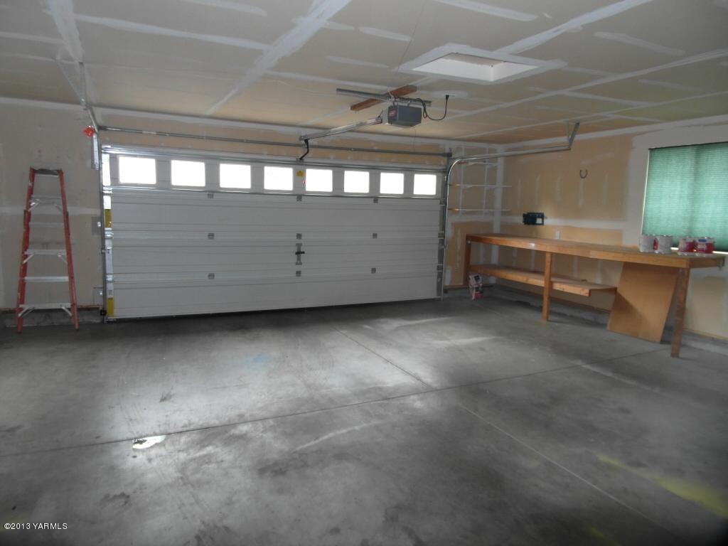 508 Canyon Road Yakima, WA 98901 - Photo 29 of 31 a view of an empty room