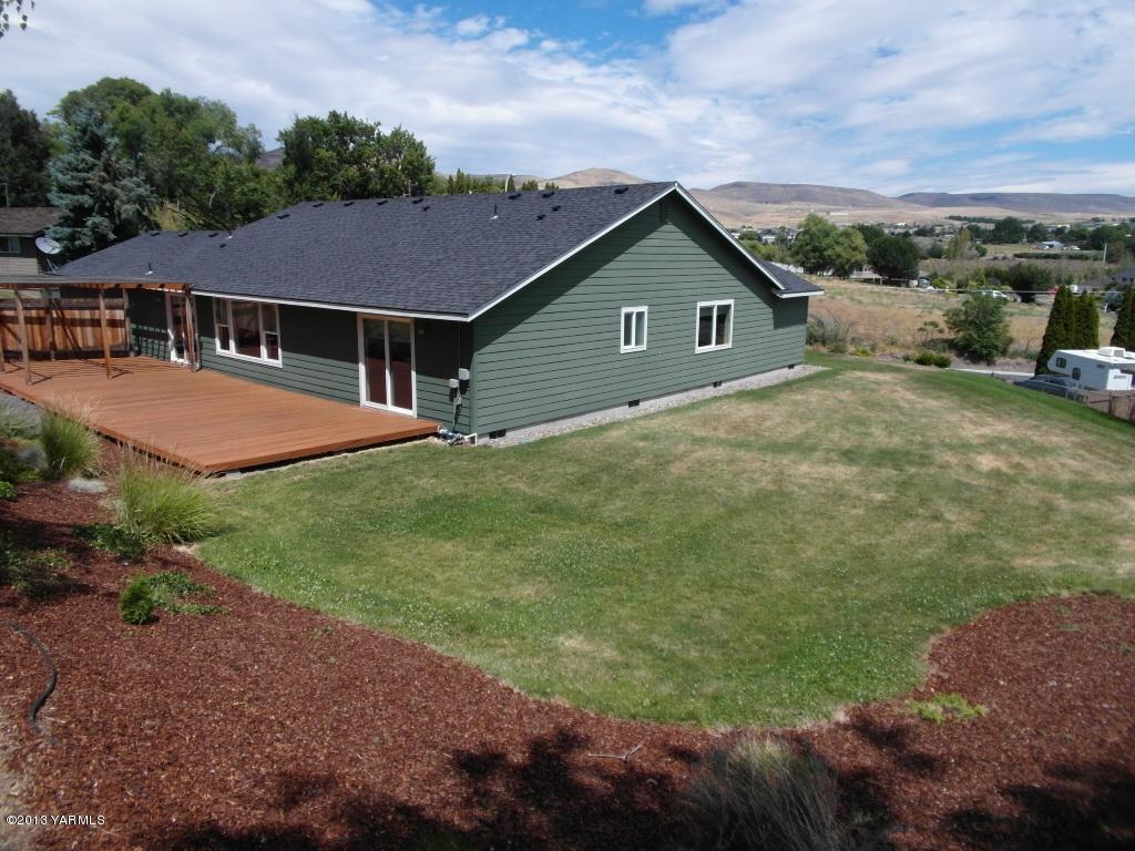 508 Canyon Road Yakima, WA 98901 - Photo 30 of 31 a aerial view of a house next to a yard