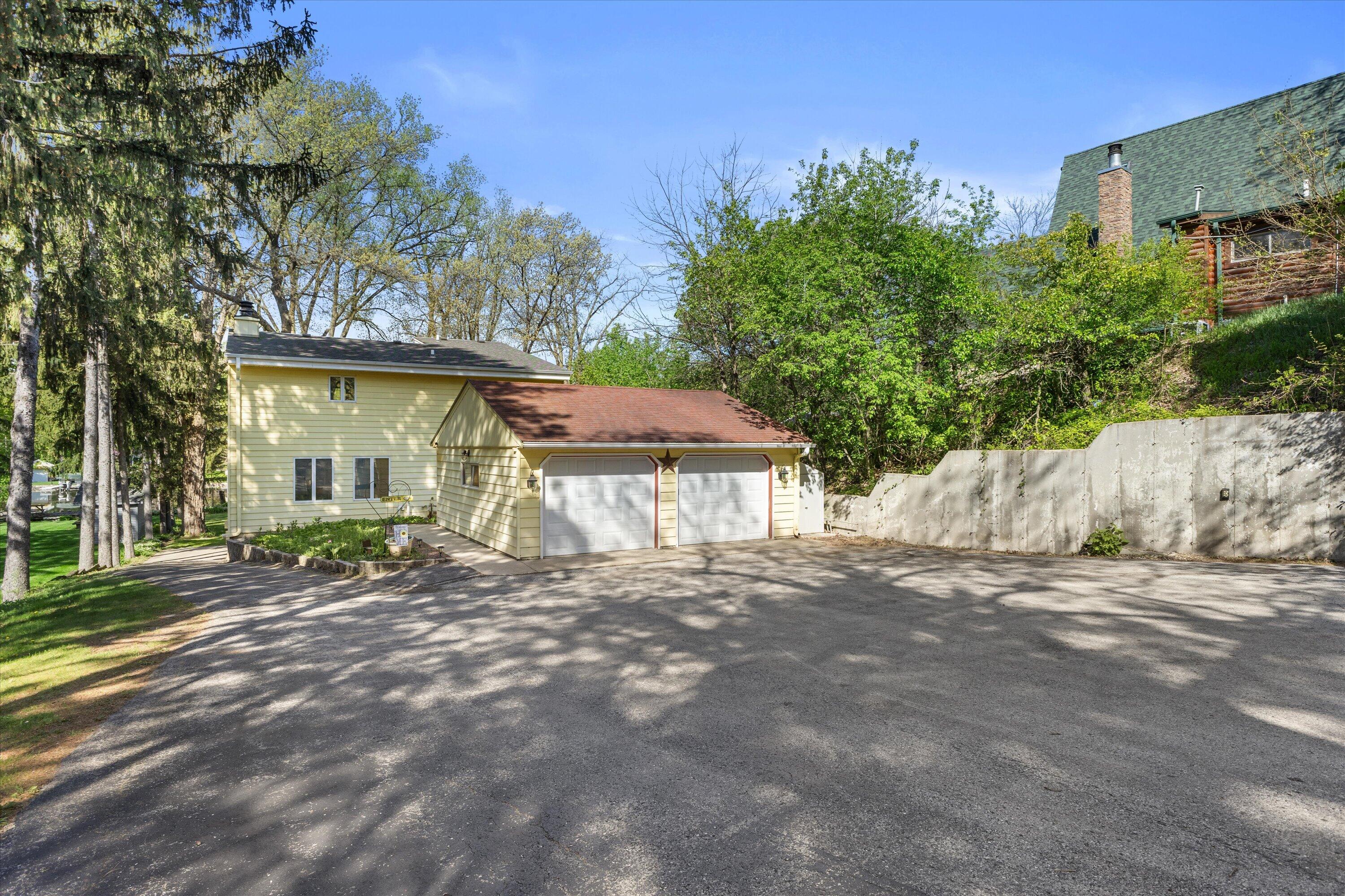S108W34703 Jacks Bay Road Mukwonago, WI 53149 - Photo 49 of 61 Parking for friends and family