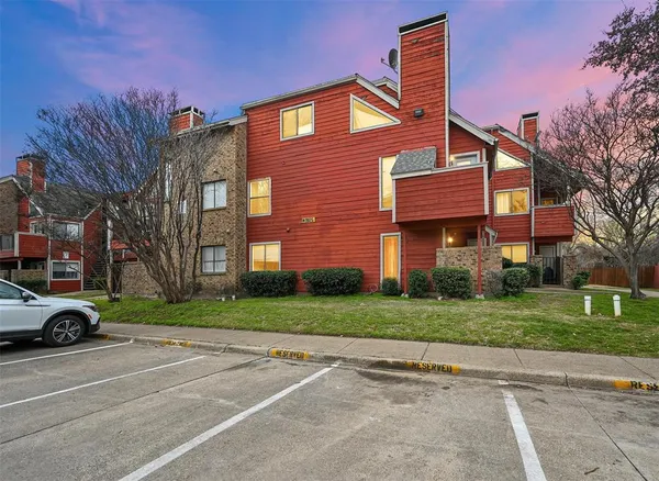 $1,300 | 9825 Walnut Street, Unit 206, Dallas, TX 75243