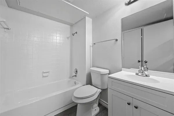 $1,300 | 9825 Walnut Street, Unit 206, Dallas, TX 75243