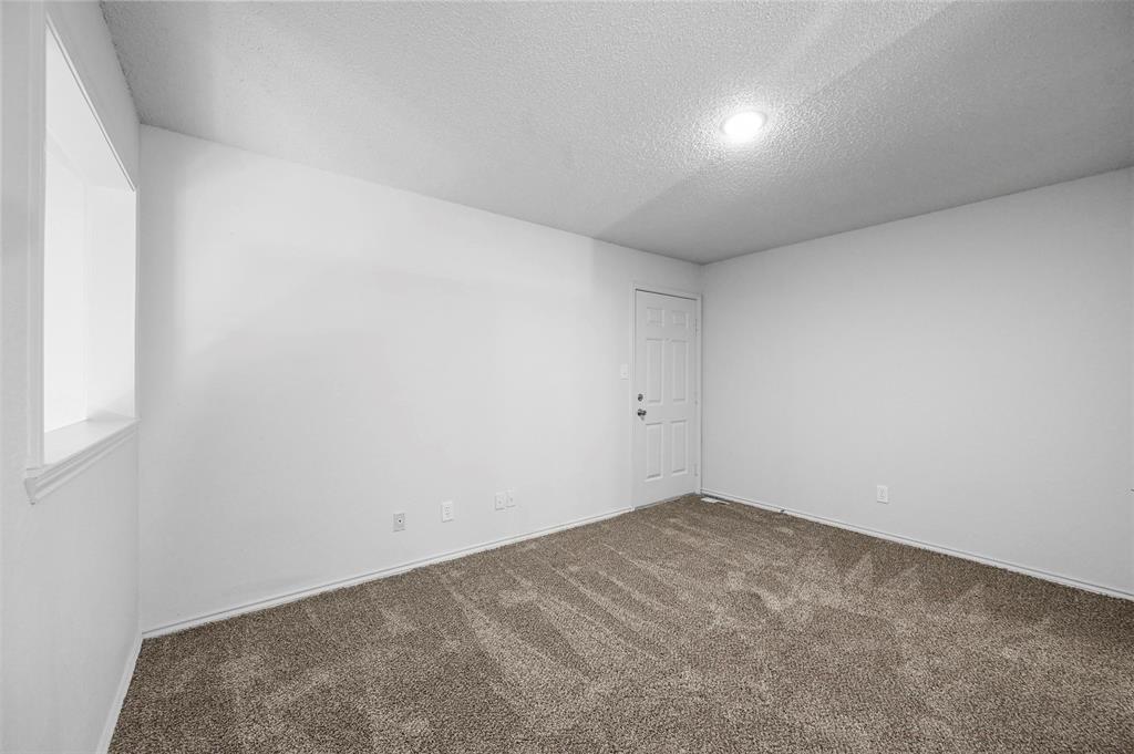 9825 Walnut Street, Unit 206 Dallas, TX 75243 - Photo 29 of 35 an empty room with a empty space