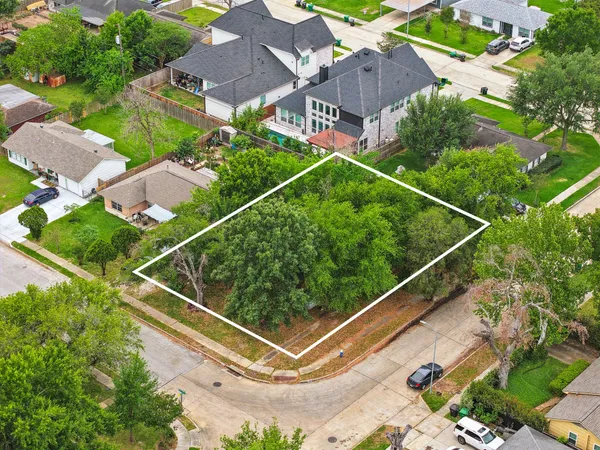 $390,000 | 1949 Huge Oaks Street, Houston, TX 77055