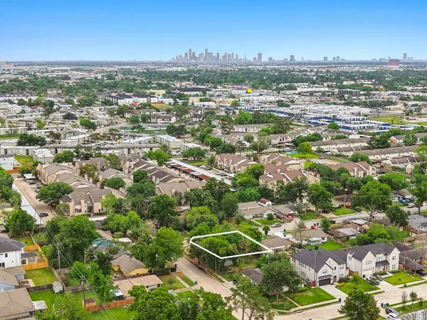 $390,000 | 1949 Huge Oaks Street, Houston, TX 77055