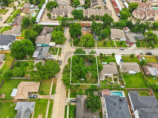 $390,000 | 1949 Huge Oaks Street, Houston, TX 77055