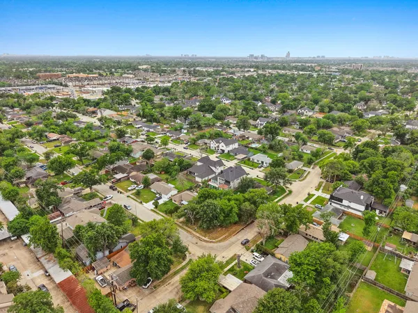 $390,000 | 1949 Huge Oaks Street, Houston, TX 77055