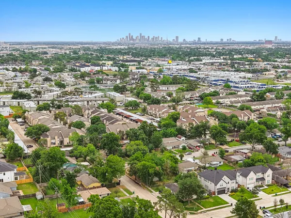 $390,000 | 1949 Huge Oaks Street, Houston, TX 77055