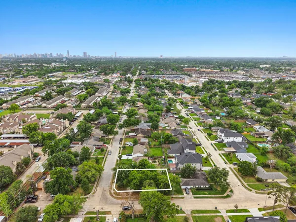 $390,000 | 1949 Huge Oaks Street, Houston, TX 77055