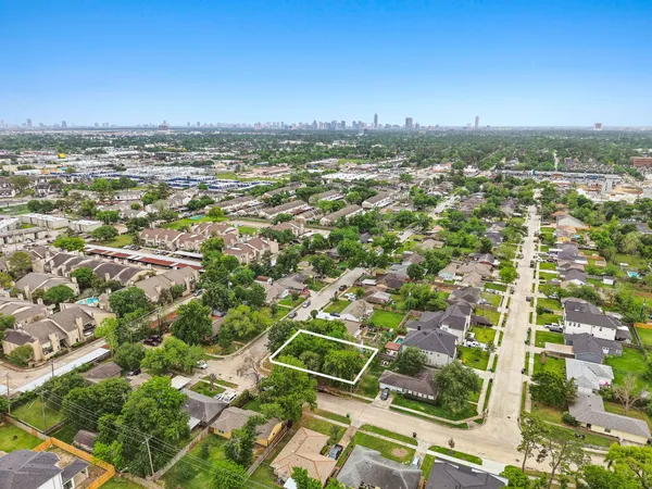 $390,000 | 1949 Huge Oaks Street, Houston, TX 77055