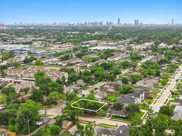 $390,000 | 1949 Huge Oaks Street, Houston, TX 77055