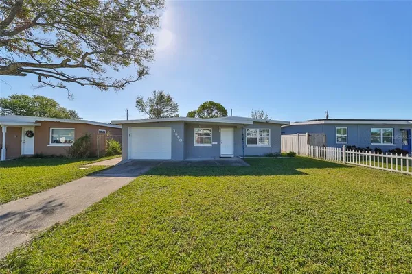 $1,900 | 3880 67th Avenue North, Pinellas Park, FL 33781