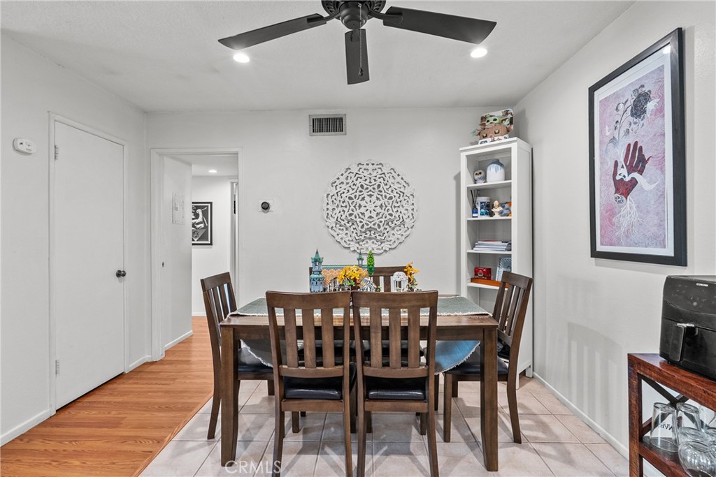25736 Player Drive, Unit R4 Valencia, CA 91355 - Photo 7 of 25 Gallery Image 7
