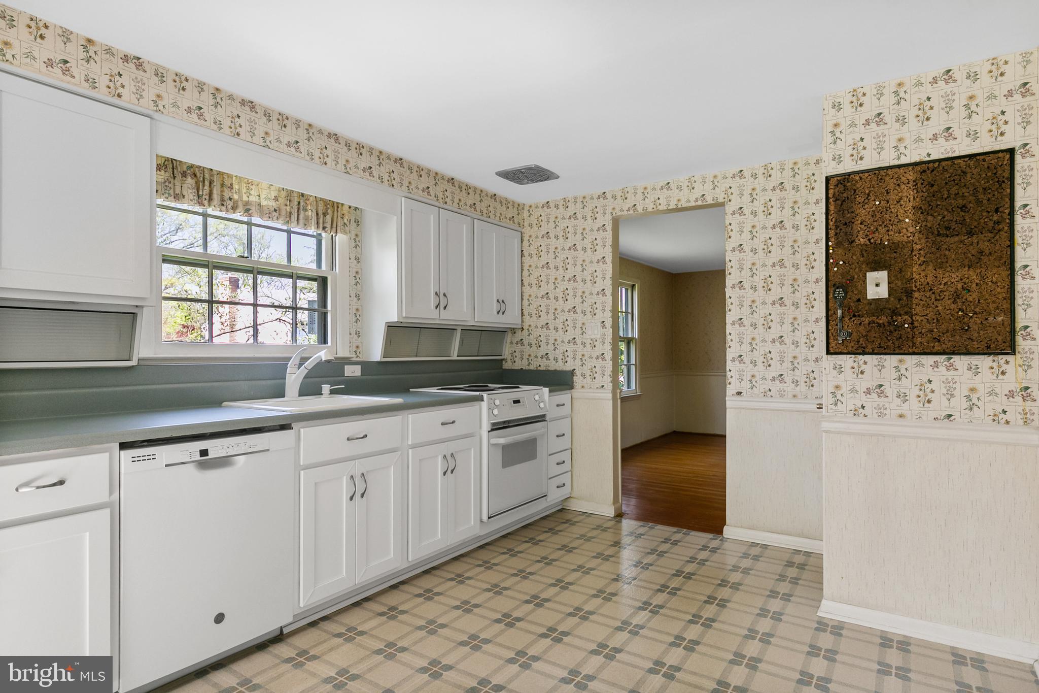 105 Farmington Road Cherry Hill, NJ 08034 - Photo 10 of 36