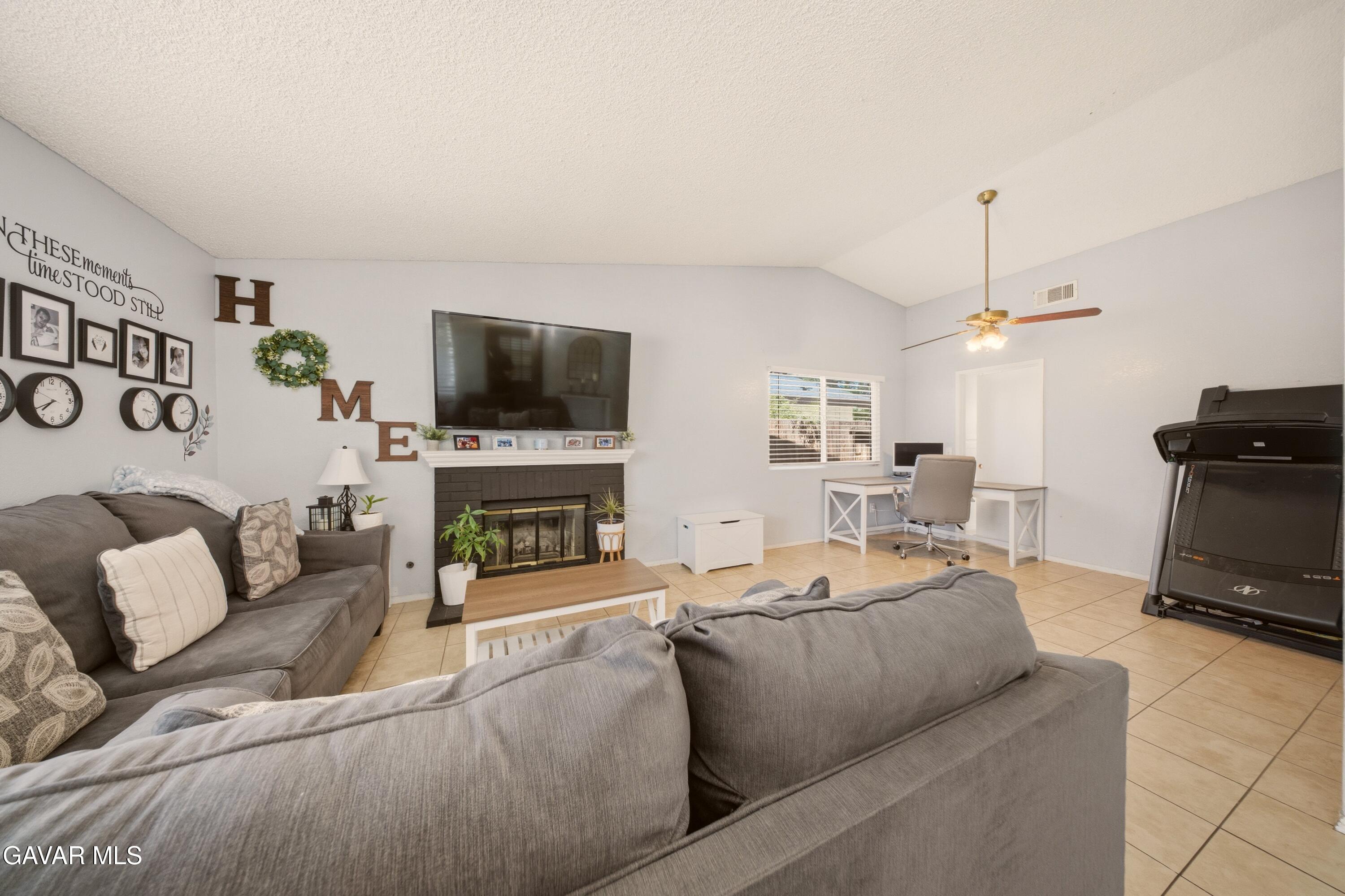 1011 Lightcap Street Lancaster, CA 93535 - Photo 3 of 12 3