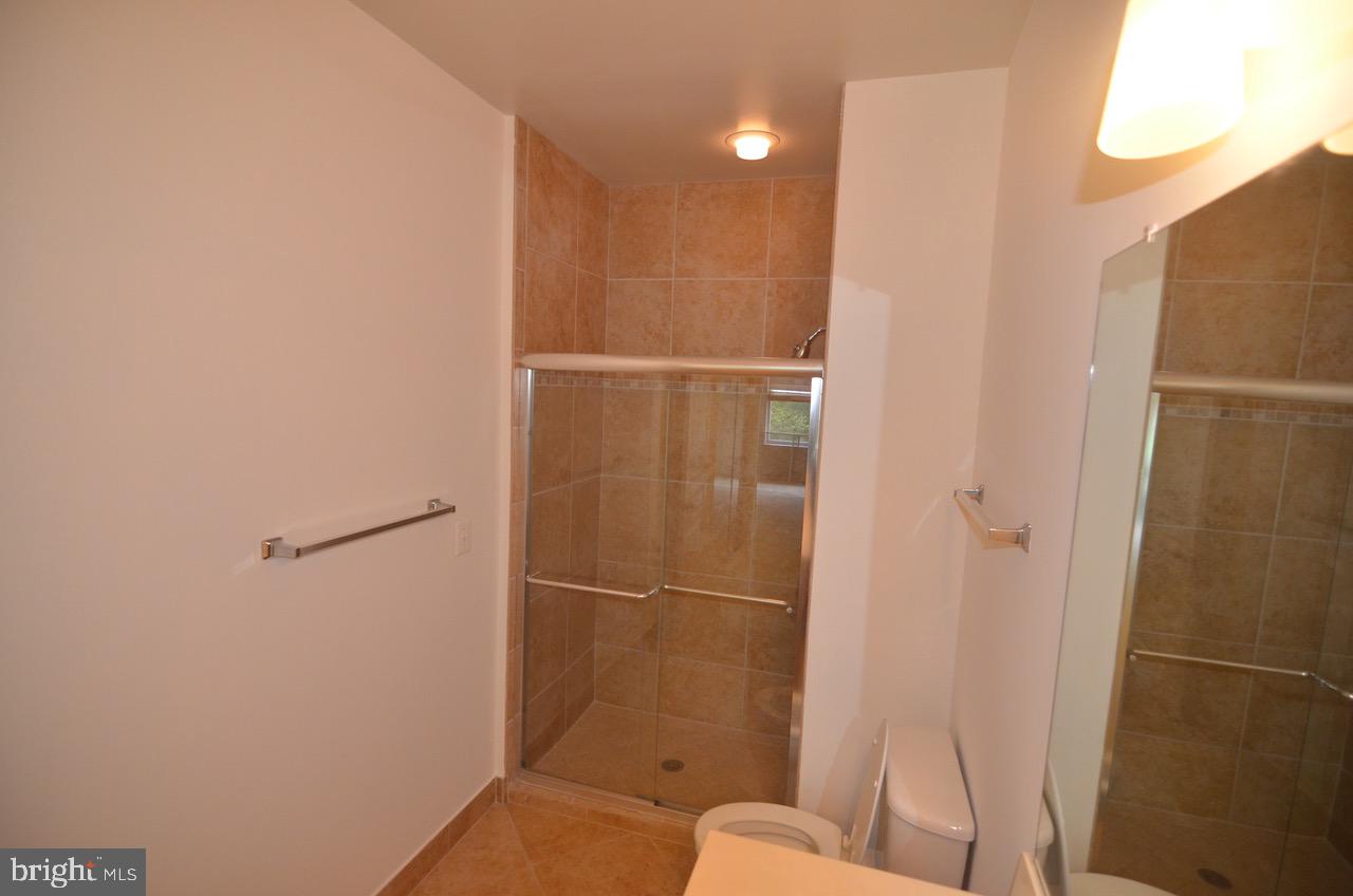 12000 Market Street, Unit 355 Reston, VA 20190 - Photo 4 of 26 owner's bathroom