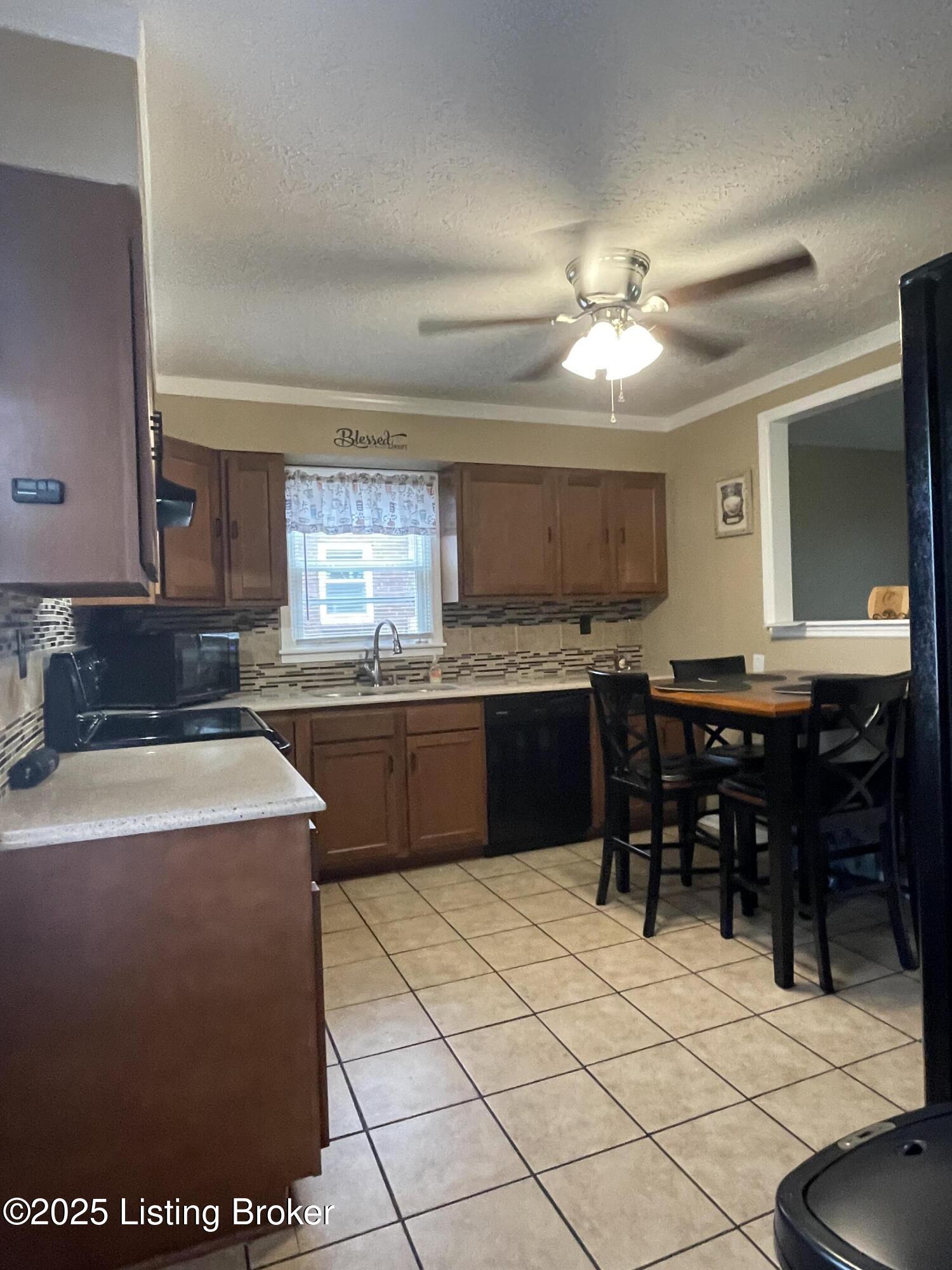 3405 Eva Road Louisville, KY 40216 - Photo 21 of 32 Kitchen