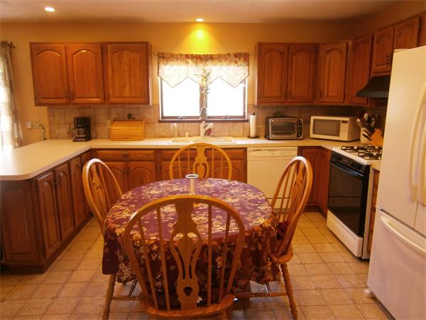 348 Maple Street Danvers, MA 01923 - Photo 4 of 24 Gallery Image 4