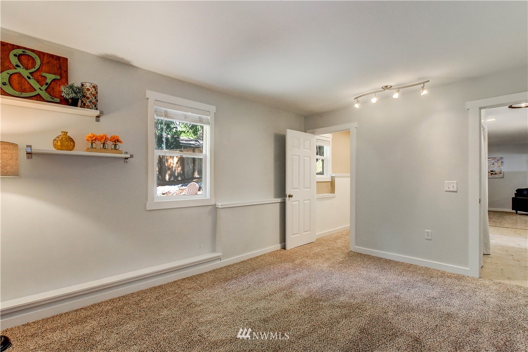 21828 Meridian Avenue South Bothell, WA 98021 - Photo 24 of 31 an empty room with windows and closet