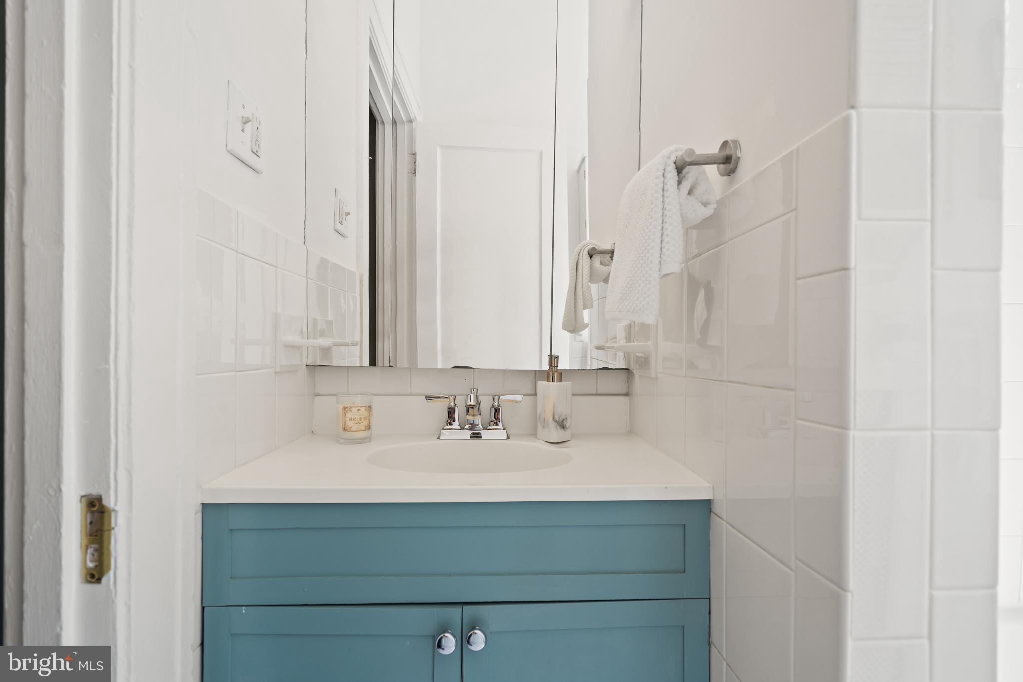 3039 Macomb Street Northwest, Unit 23 Washington, DC 20008 - Photo 28 of 45 Charming bathroom