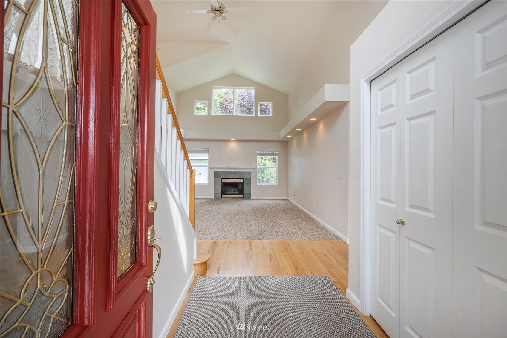 2802 Tracyton Beach Road Northwest Bremerton, WA 98310 - Photo 2 of 40 a view of entryway