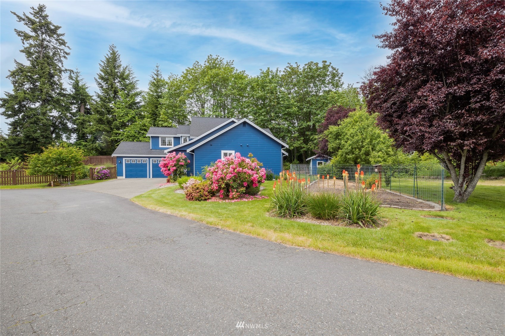 2802 Tracyton Beach Road Northwest Bremerton, WA 98310 - Photo 31 of 40 a front view of house with yard and green space