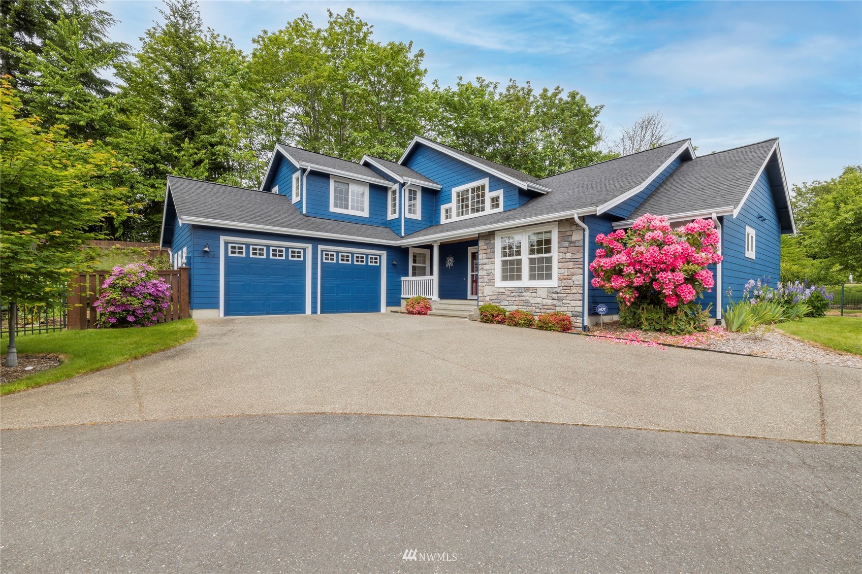 2802 Tracyton Beach Road Northwest Bremerton, WA 98310 - Photo 33 of 40 front view of house with a street