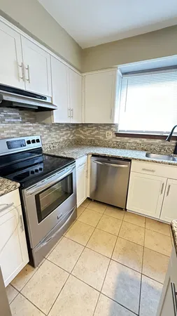 $469,900 | 2665 Peterboro Road, West Bloomfield, MI 48323