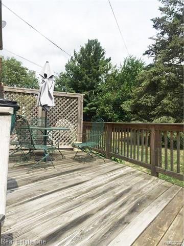 2502 Oliver Road Royal Oak, MI 48073 - Photo 16 of 17 Oliver Deck.jpg