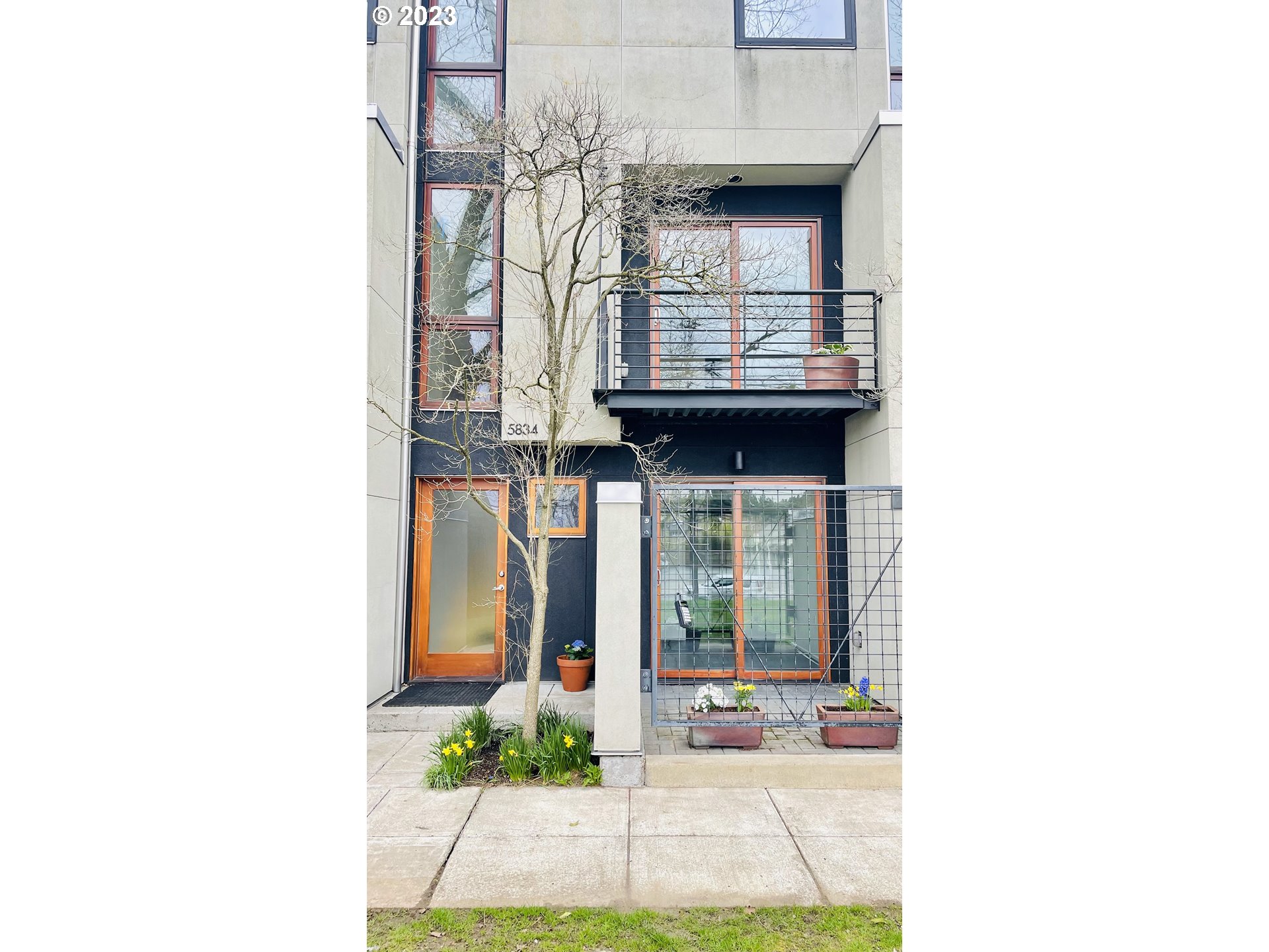 5834 Northeast Center Commons Way Portland, OR 97213 - Photo 1 of 20 Gallery Image 1