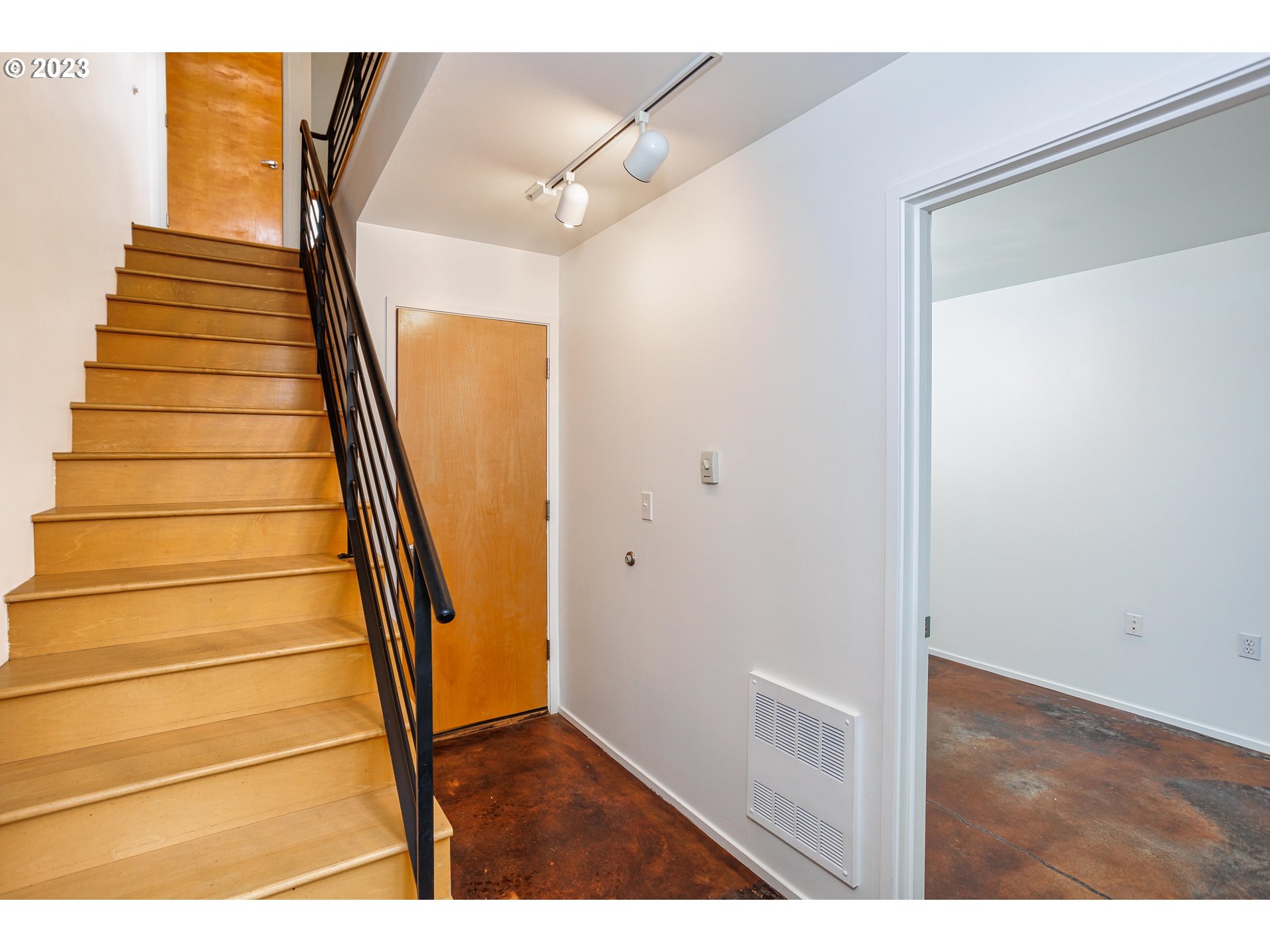 5834 Northeast Center Commons Way Portland, OR 97213 - Photo 2 of 20 Gallery Image 2