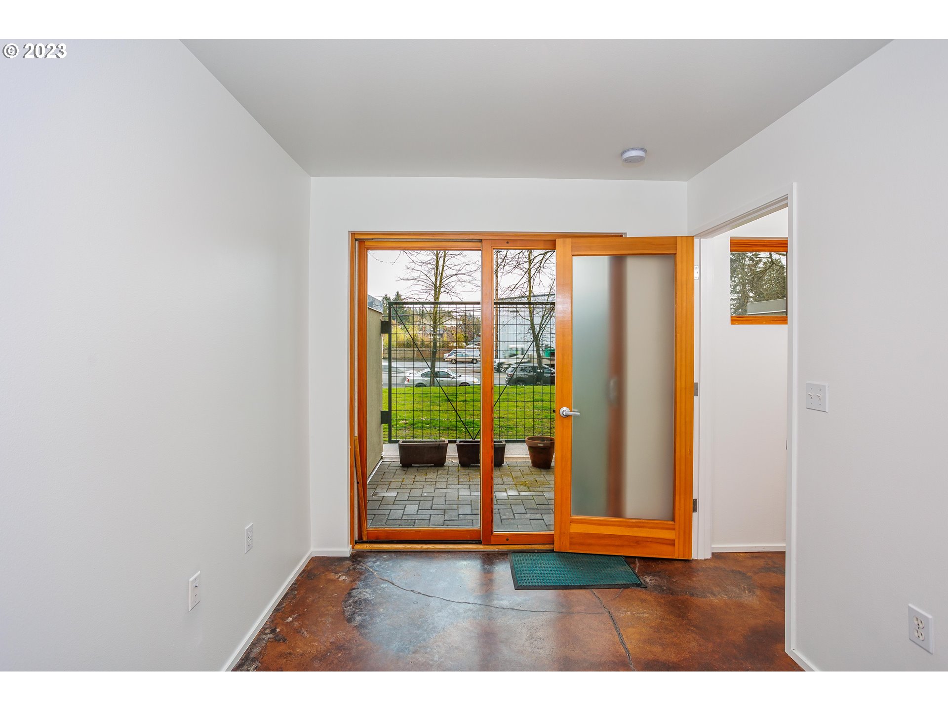 5834 Northeast Center Commons Way Portland, OR 97213 - Photo 4 of 20 Gallery Image 4