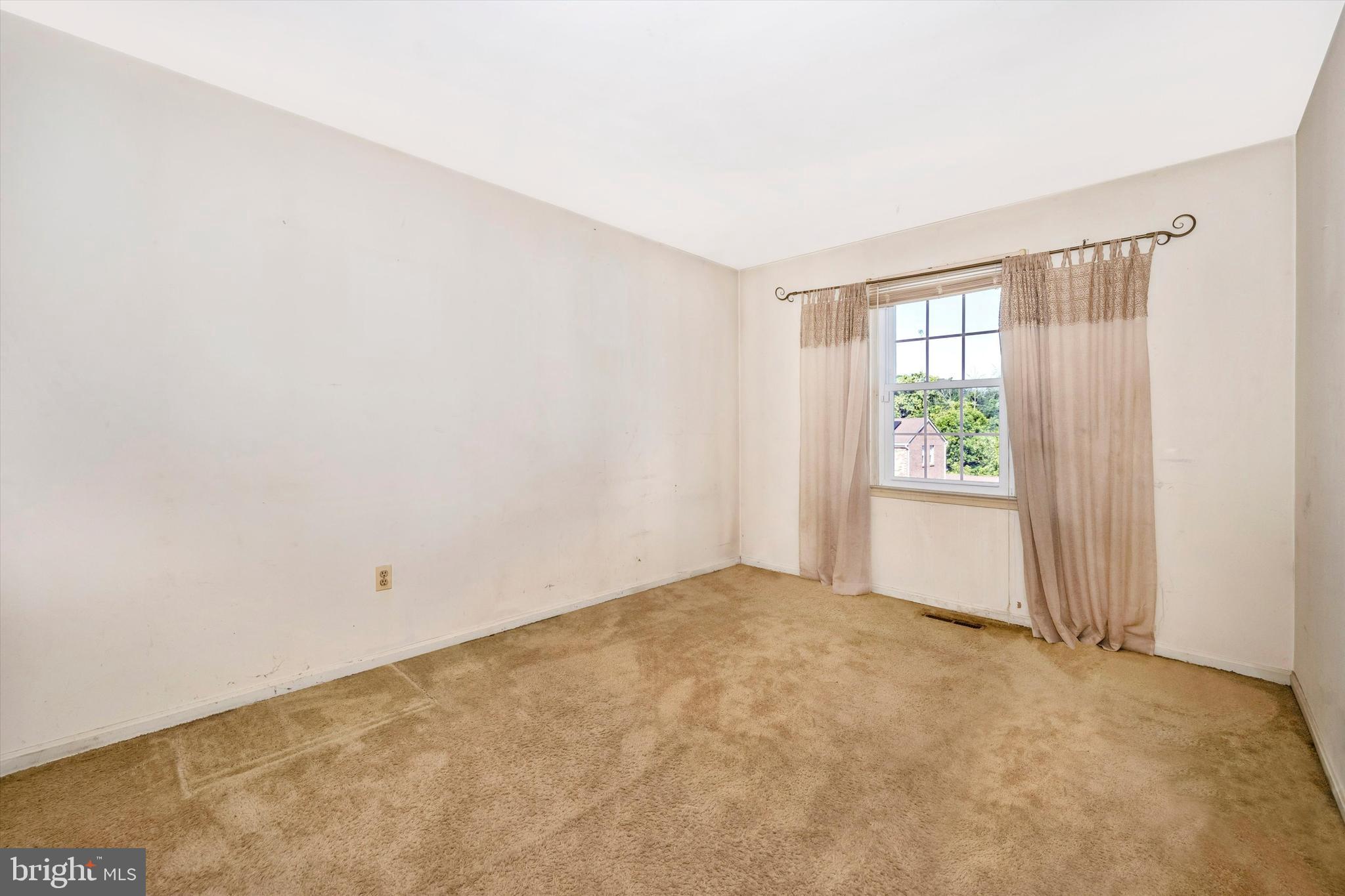 6402 Craigmont Road Baltimore, MD 21207 - Photo 15 of 36
