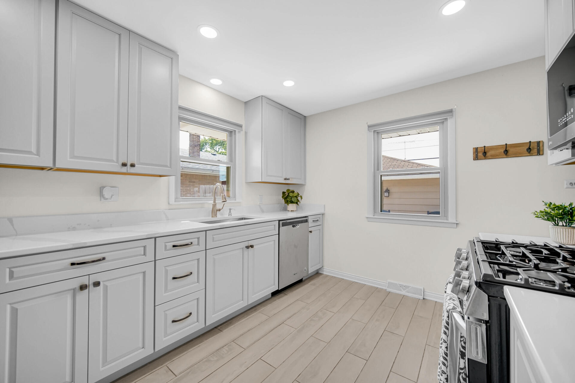 842 North Jay Avenue Griffith, IN 46319 - Photo 2 of 23 1920x1280