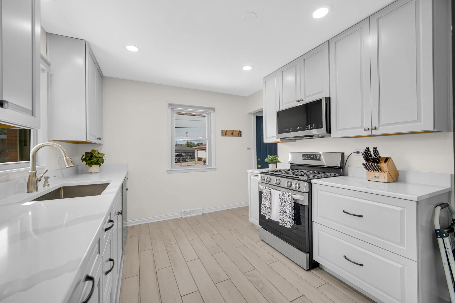 842 North Jay Avenue Griffith, IN 46319 - Photo 3 of 23 1920x1280