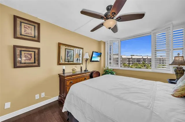 $695,000 | 5855 Midnight Pass Road, Unit 416, Sarasota, FL 34242