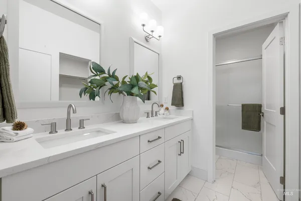 $565,000 | 3057 North Lapis Avenue, Meridian, ID 83646