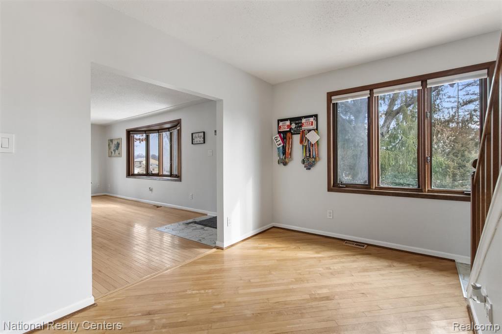 3857 Ellisia Road Commerce Township, MI 48382 - Photo 17 of 51 Gallery Image 17
