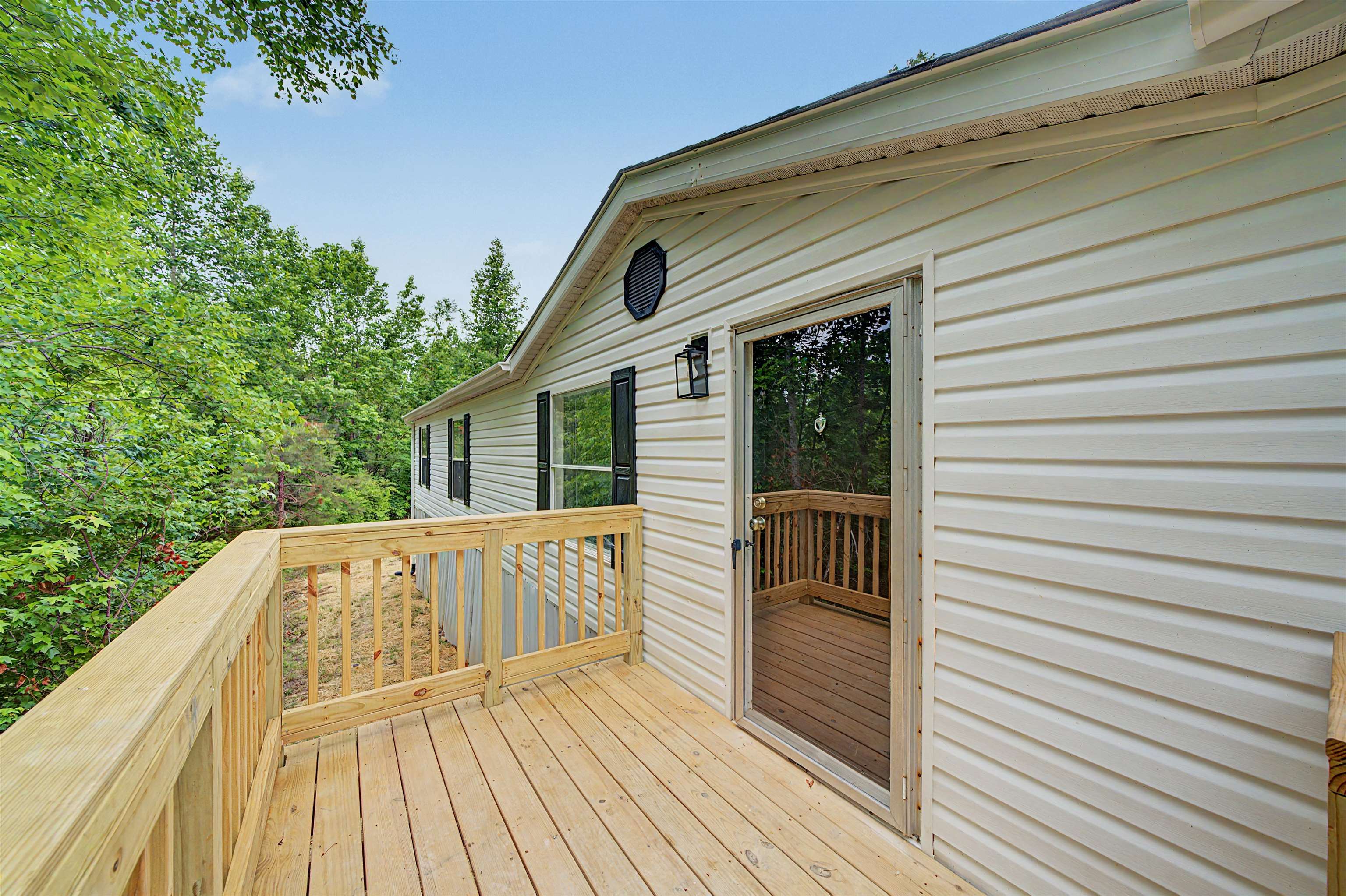 890 Burks Road Savannah, TN 38372 - Photo 26 of 40 a view of deck with patio